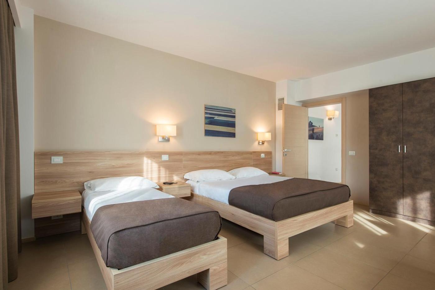 Hotel Dimorae Rooms And Suites - Apartments Civitanova Marche Room photo