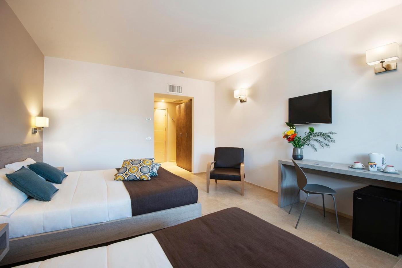 Hotel Dimorae Rooms And Suites - Apartments Civitanova Marche Room photo