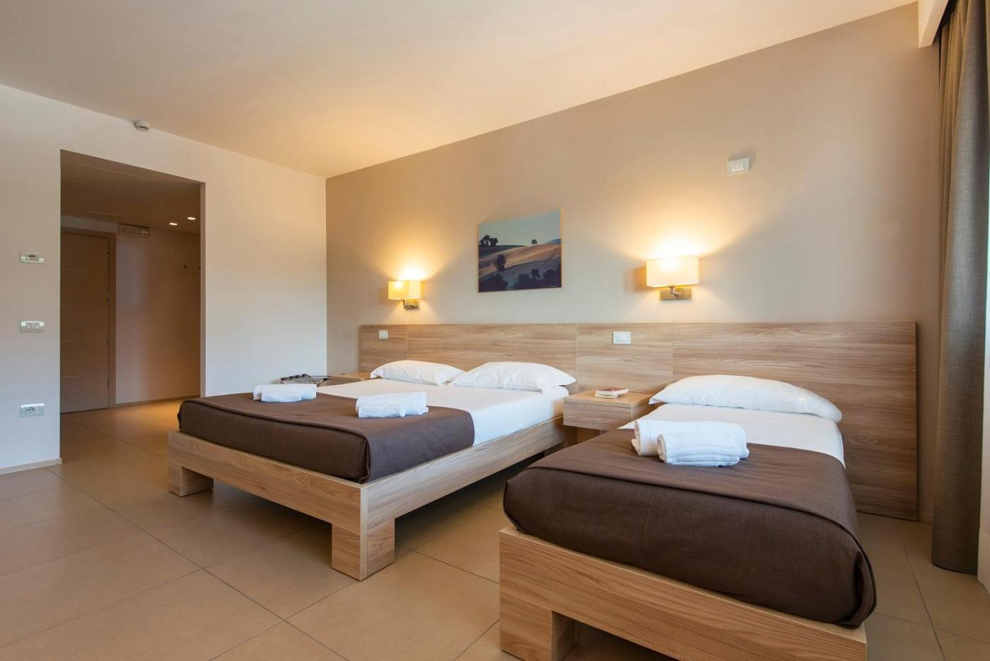 Hotel Dimorae Rooms And Suites - Apartments Civitanova Marche Room photo